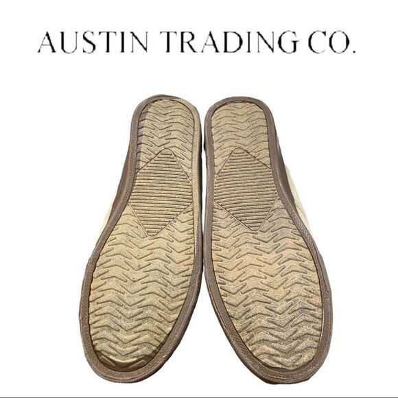 Austin Trading Co. Tan Khaki Canvas Lace Sneakers 6 - Picture 7 of 7